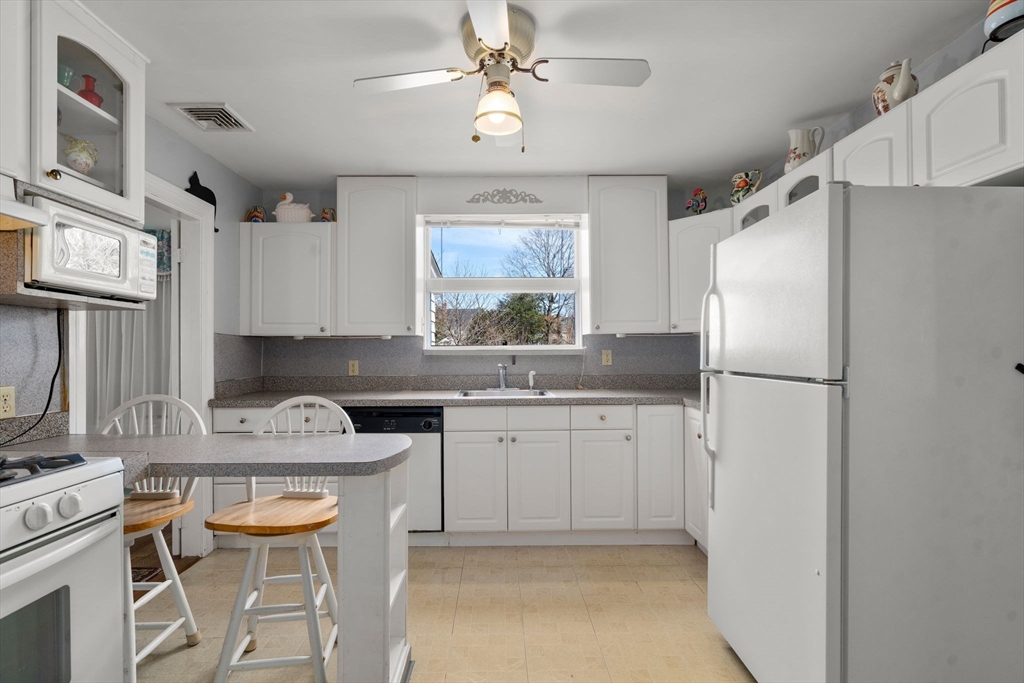 63 Donizetti Street Wellesley, MA 02482 - Photo 9 of 19