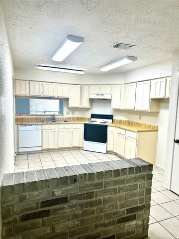 a view of empty room with window