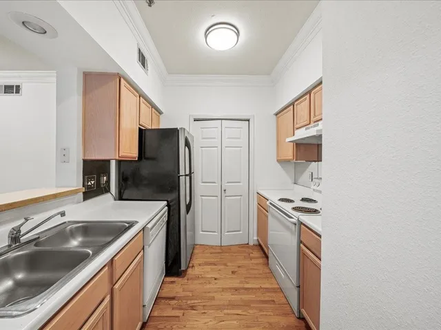 $200,000 | 3777 Peachtree Road Northeast, Unit 213, Atlanta, GA 30319