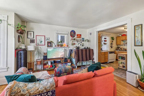 $700,000 | 736 East Johnson Street, Madison, WI 53703