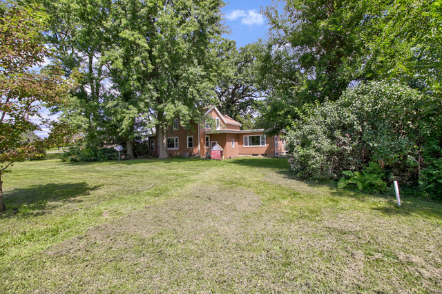 3254 East 5th Road LaSalle, IL 61301 - Photo 4 of 38