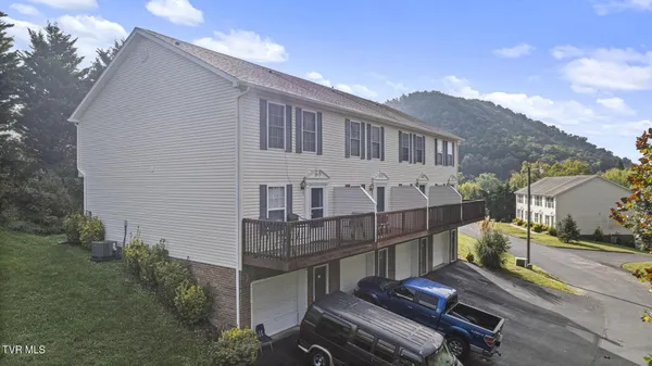 $189,900 | 112 Winners Circle, Unit F2, Bristol, TN 37620