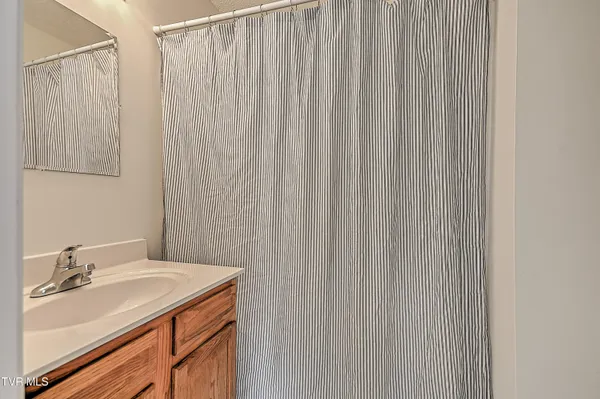 $189,900 | 112 Winners Circle, Unit F2, Bristol, TN 37620