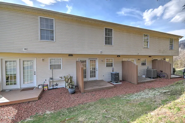 $189,900 | 112 Winners Circle, Unit F2, Bristol, TN 37620