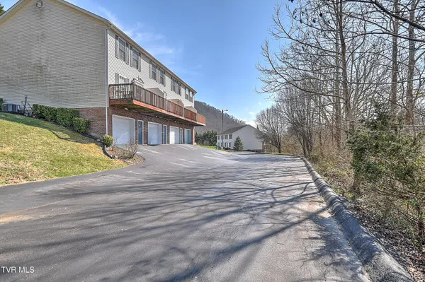 $189,900 | 112 Winners Circle, Unit F2, Bristol, TN 37620