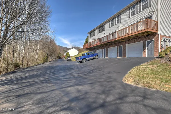 $189,900 | 112 Winners Circle, Unit F2, Bristol, TN 37620