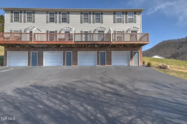 $189,900 | 112 Winners Circle, Unit F2, Bristol, TN 37620