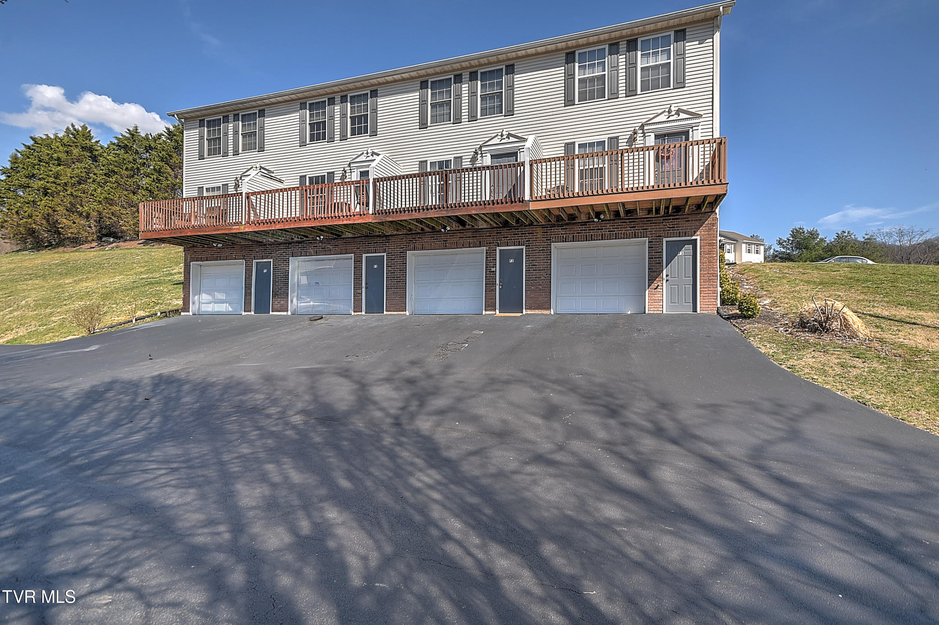 112 Winners Circle, Unit F2 Bristol, TN 37620 - Photo 4 of 32 112 Winners Circle CP-4