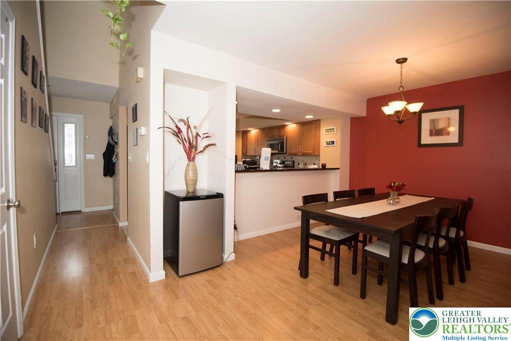 112 Freedom Court Bethlehem, PA 18020 - Photo 4 of 16