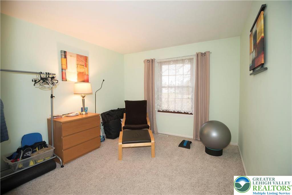 112 Freedom Court Bethlehem, PA 18020 - Photo 8 of 16 a room with furniture and window