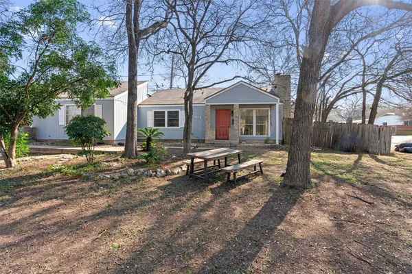 a view of house with a yard