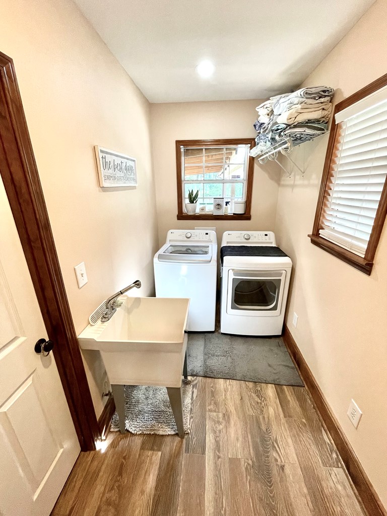 842 Skipper Road Dothan, AL 36301 - Photo 34 of 56 Laundry w Wash tub