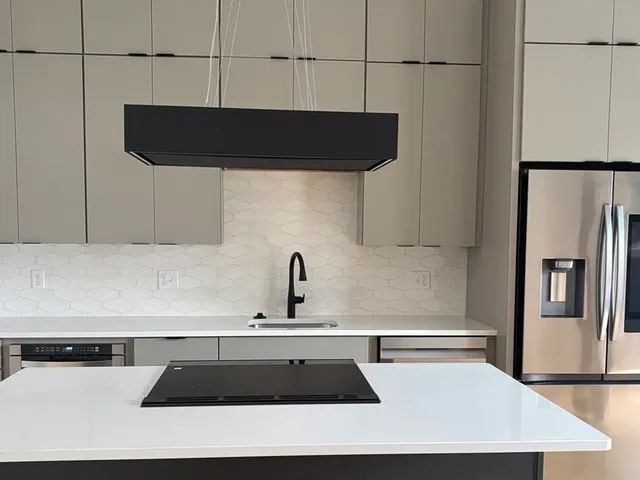 $895,000 | 421 High Street, Unit 101, Medford, MA 02155