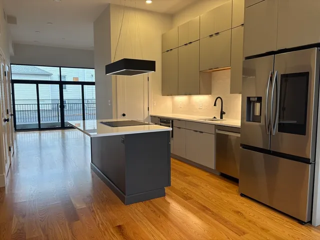 $895,000 | 421 High Street, Unit 101, Medford, MA 02155