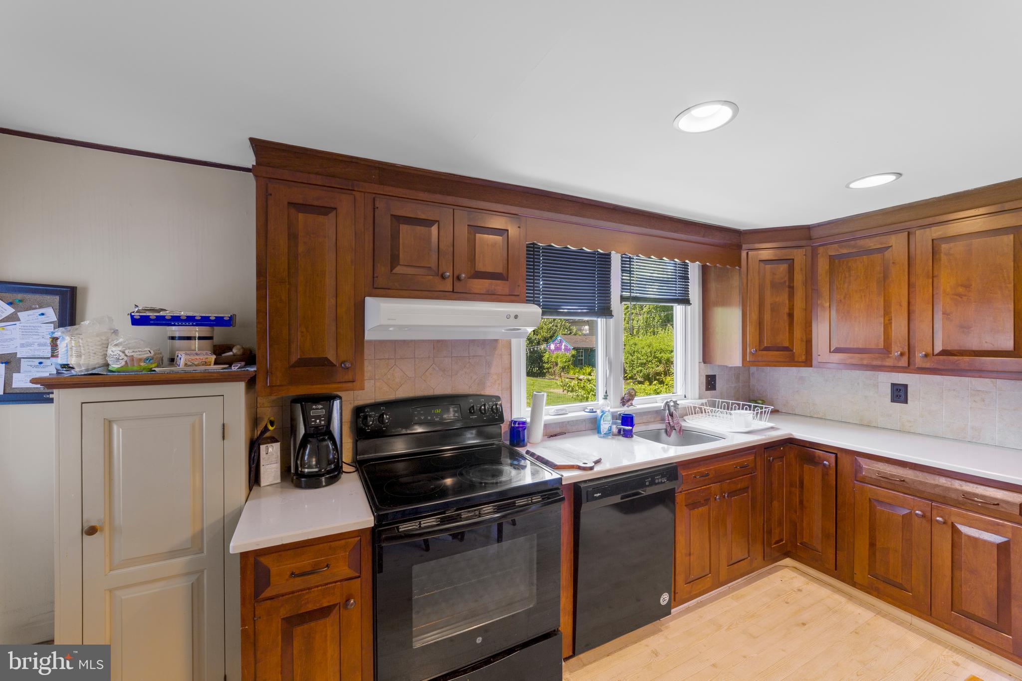 501 Burton Road Oreland, PA 19075 - Photo 14 of 32 kitchen