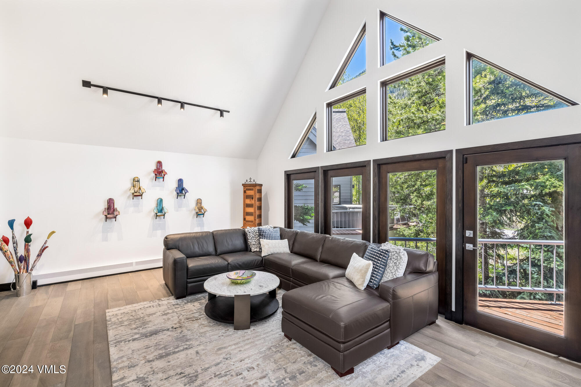 3891 Big Horn Road, Unit C Vail, CO 81657 - Photo 4 of 53 a living room with furniture and a window