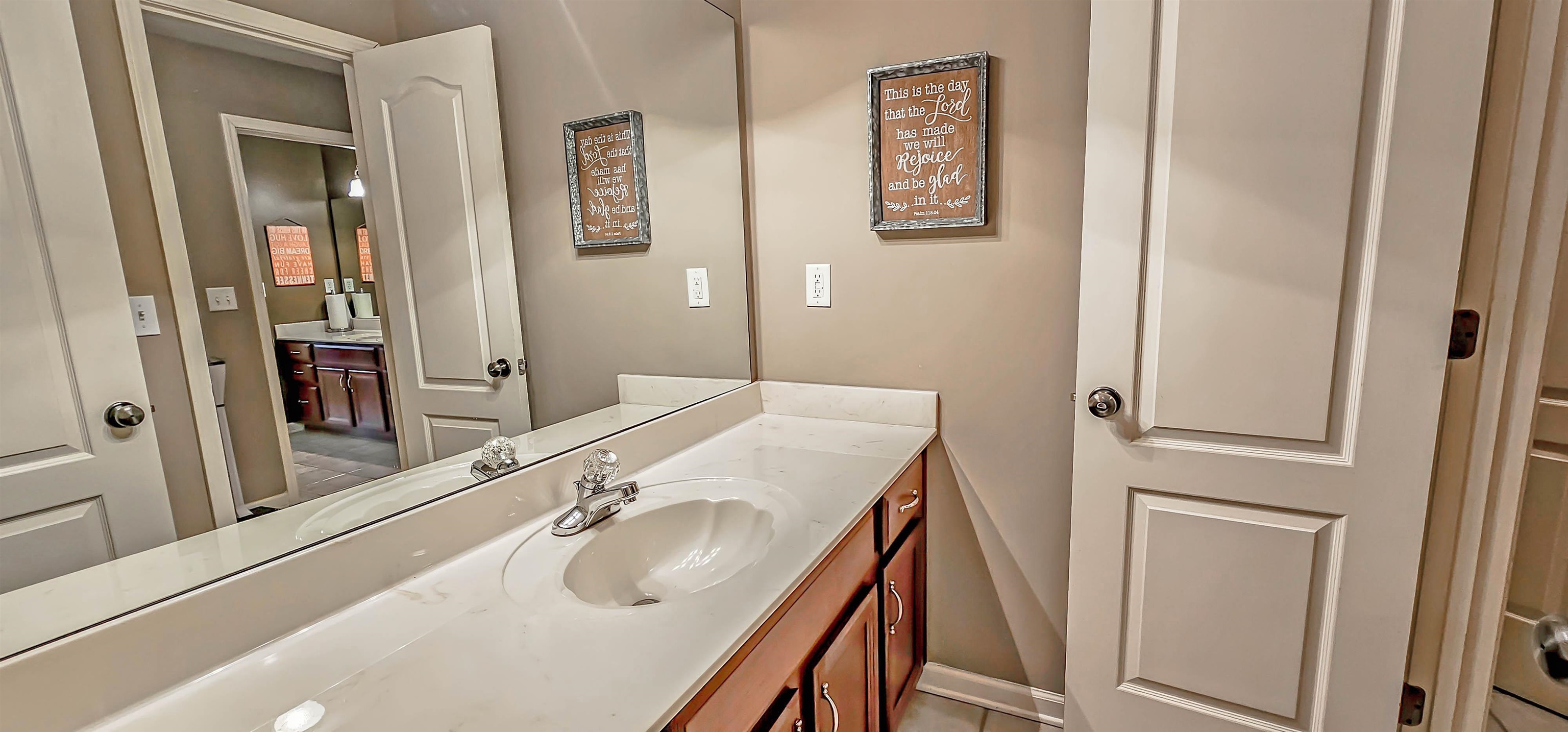 824 McFerrin Lane Collierville, TN 38017 - Photo 23 of 25 Bathroom featuring vanity and baseboards