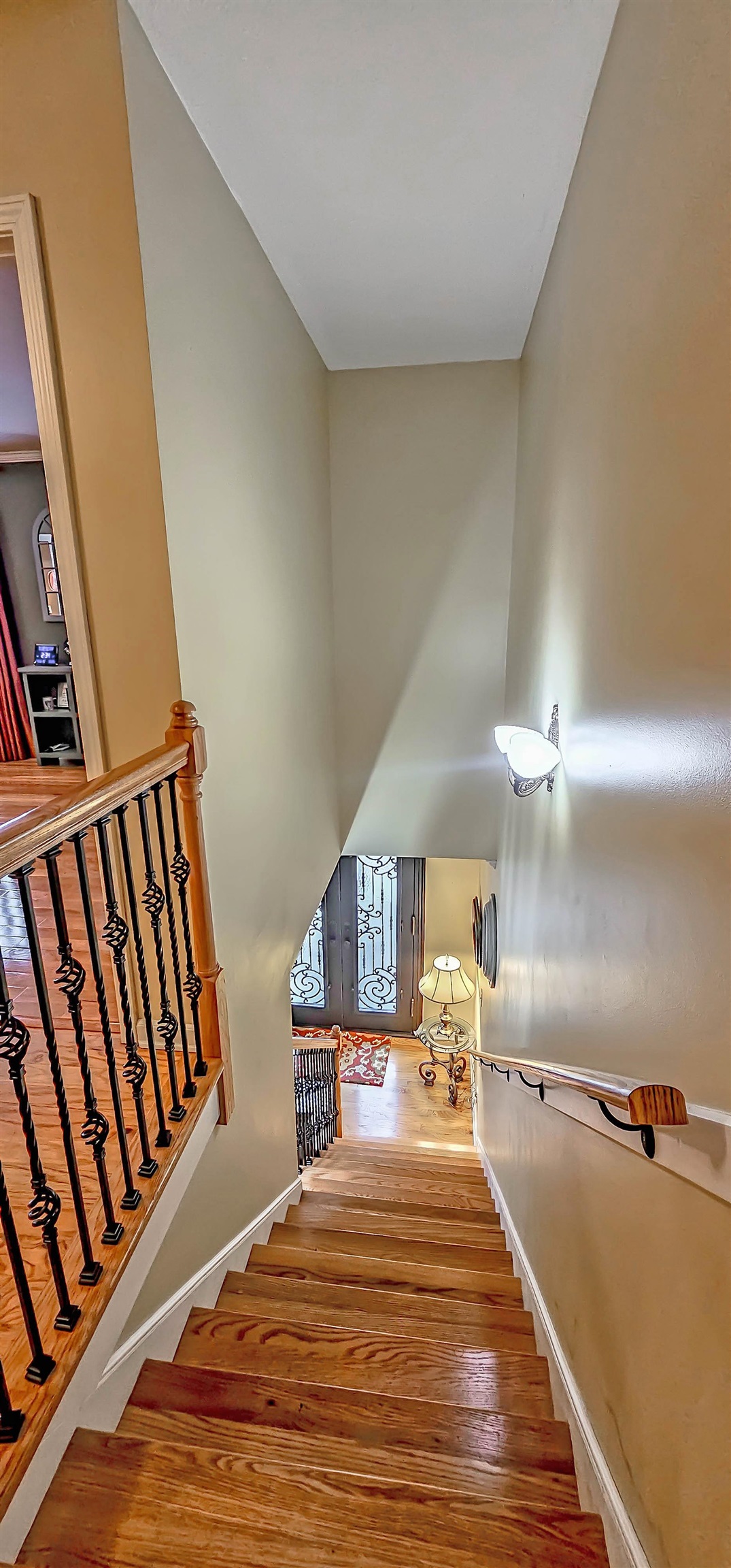 824 McFerrin Lane Collierville, TN 38017 - Photo 4 of 25 Staircase featuring hardwood / wood-style flooring and baseboards