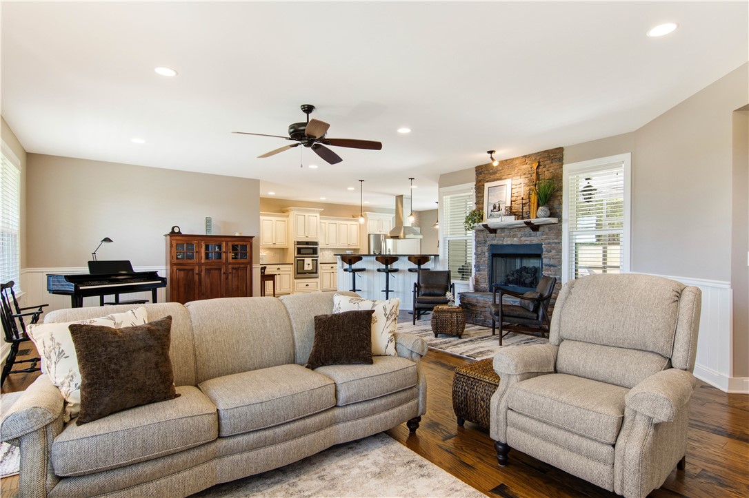 348 Stardust Lane Seneca, SC 29672 - Photo 4 of 40 Gallery Image 4
