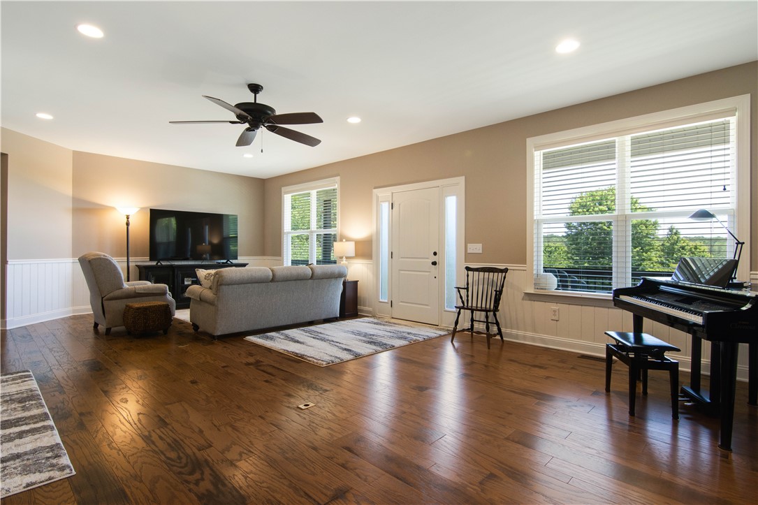 348 Stardust Lane Seneca, SC 29672 - Photo 5 of 40 Gallery Image 5