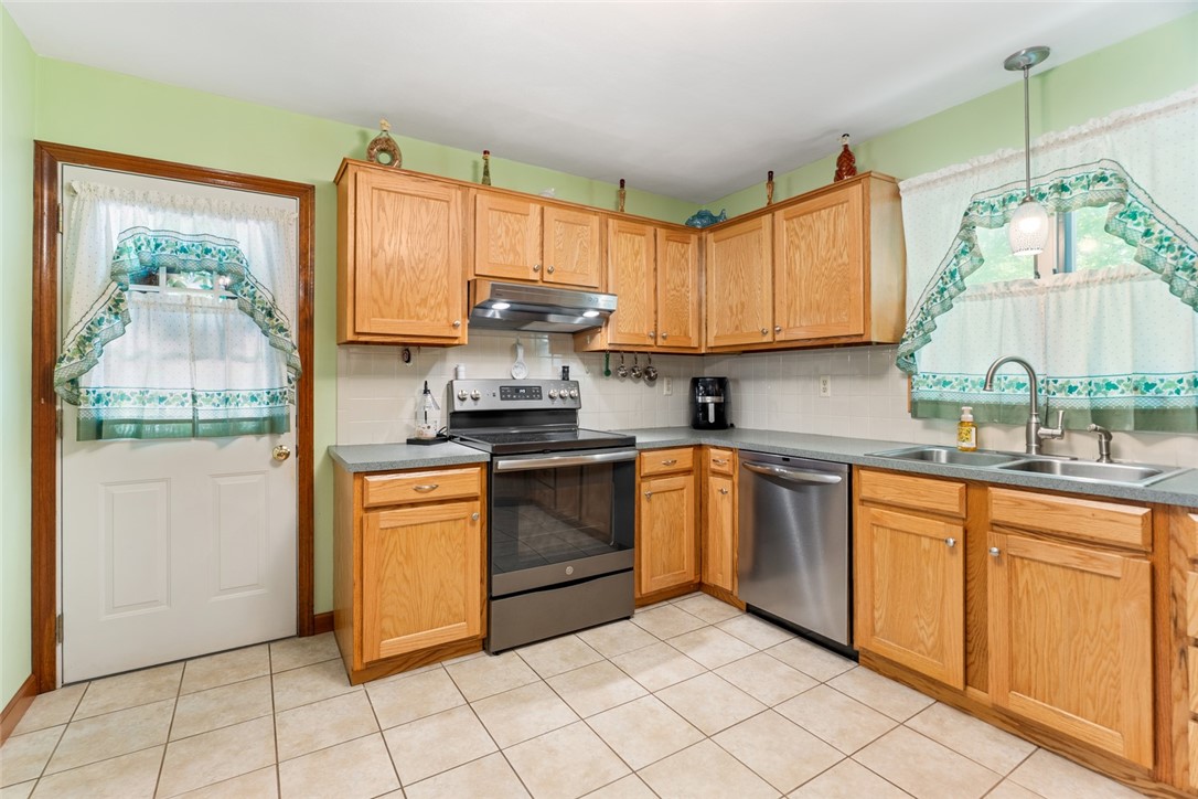 224 Perryville Road Rehoboth, MA 02769 - Photo 9 of 22