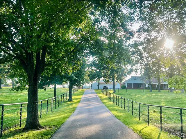 $699,900 | 20325 Highway 5, Lebanon, MO 65536