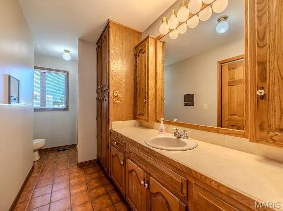 $699,900 | 20325 Highway 5, Lebanon, MO 65536