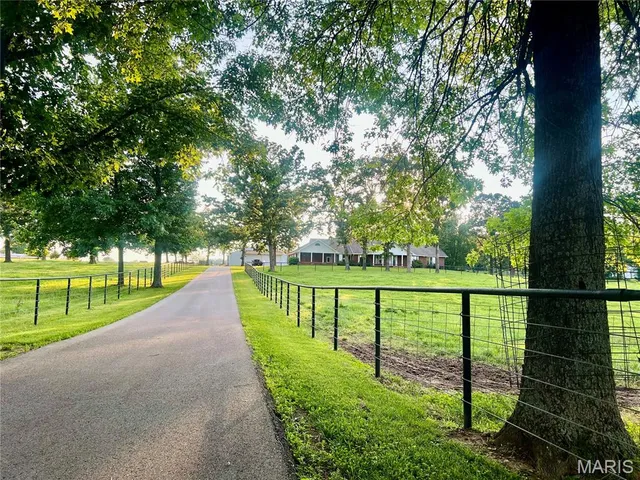 $699,900 | 20325 Highway 5, Lebanon, MO 65536