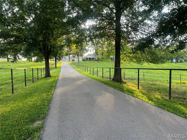 $699,900 | 20325 Highway 5, Lebanon, MO 65536