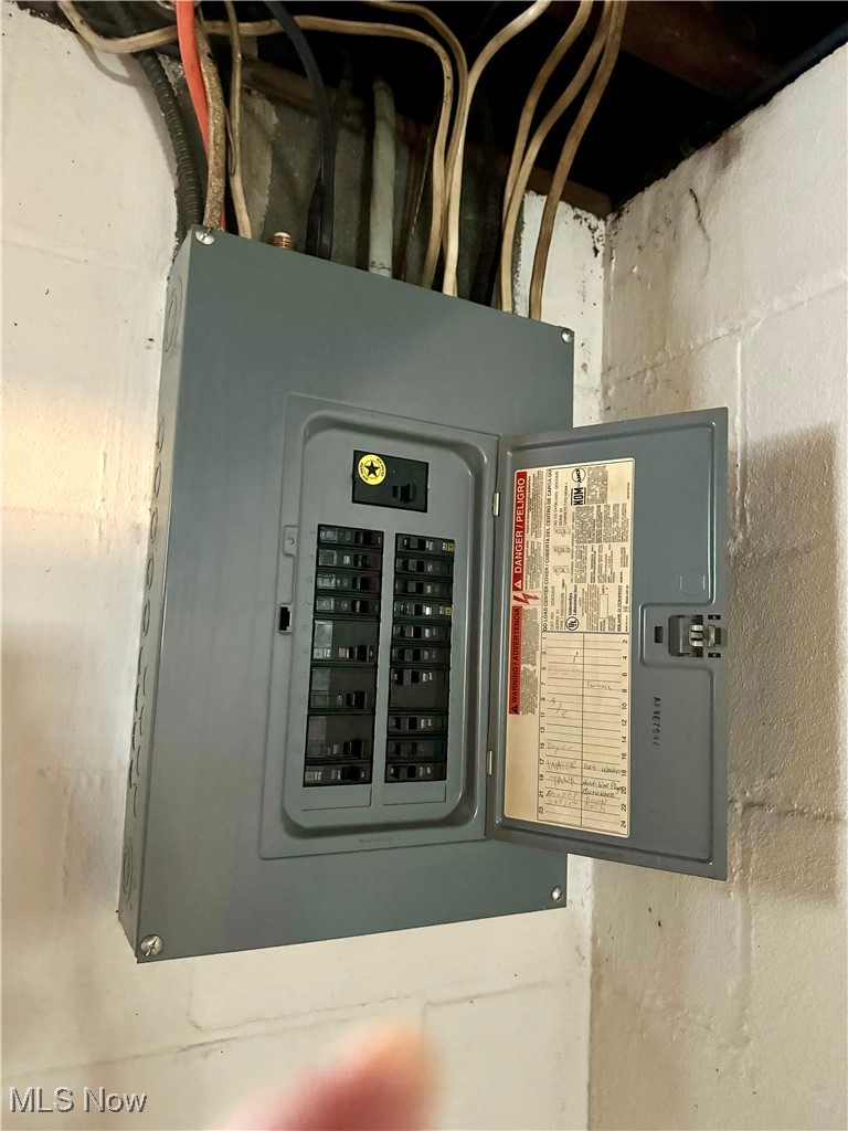 320 Darlington Road Northeast Warren, OH 44484 - Photo 16 of 30 ELECTRICAL