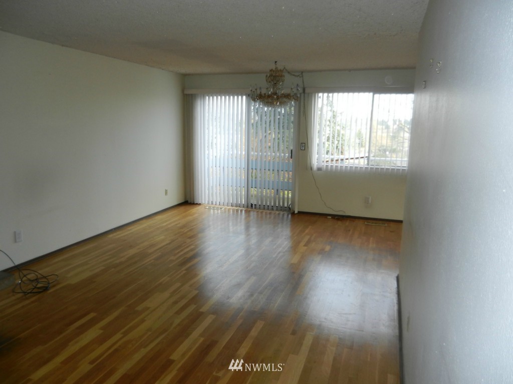 9065 Renton Avenue South Seattle, WA 98118 - Photo 3 of 19 Gallery Image 3