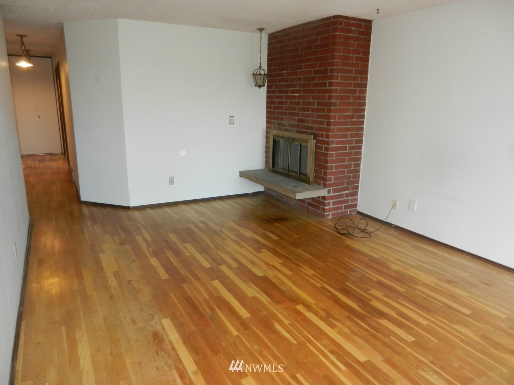 9065 Renton Avenue South Seattle, WA 98118 - Photo 4 of 19 Gallery Image 4