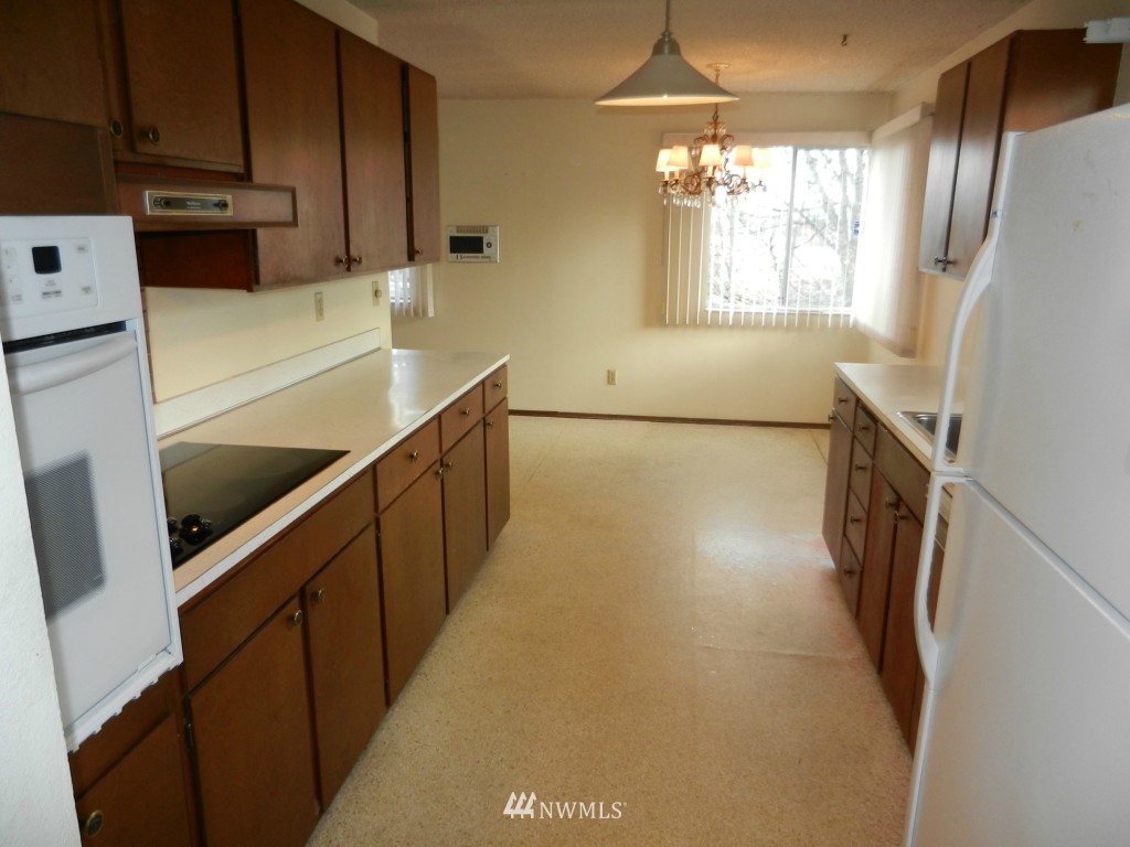 9065 Renton Avenue South Seattle, WA 98118 - Photo 6 of 19 Gallery Image 6