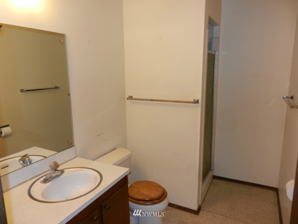 9065 Renton Avenue South Seattle, WA 98118 - Photo 10 of 19 Gallery Image 10
