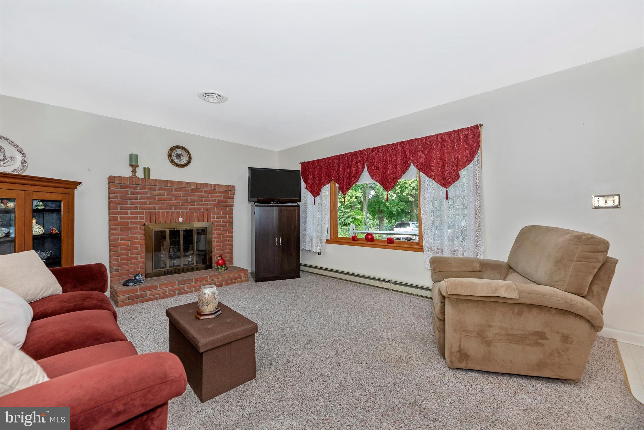 7019 Ridge Road Frederick, MD 21702 - Photo 3 of 56 Living Room