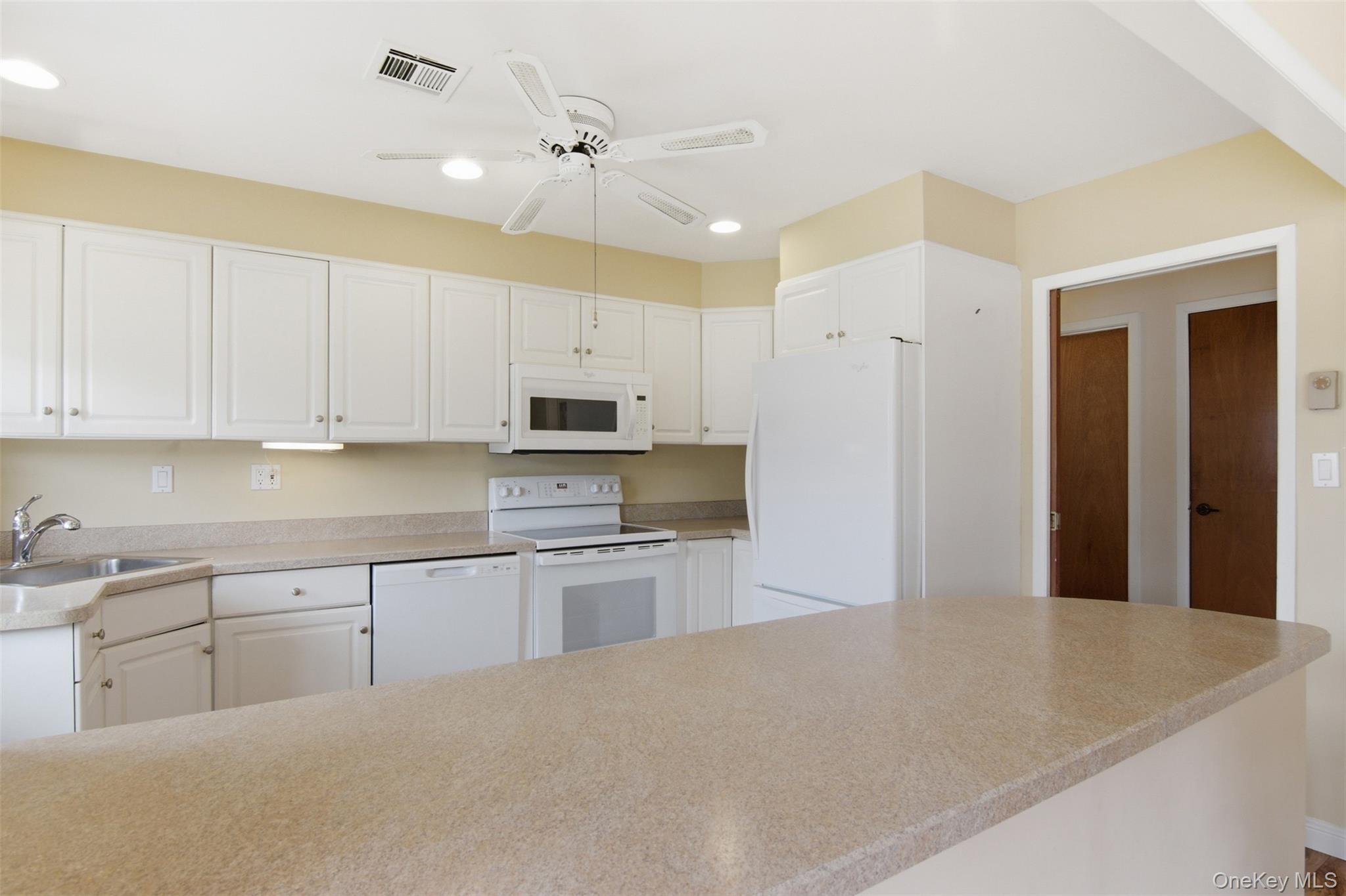 150 Eastbourne Court, Unit B Ridge, NY 11961 - Photo 11 of 33