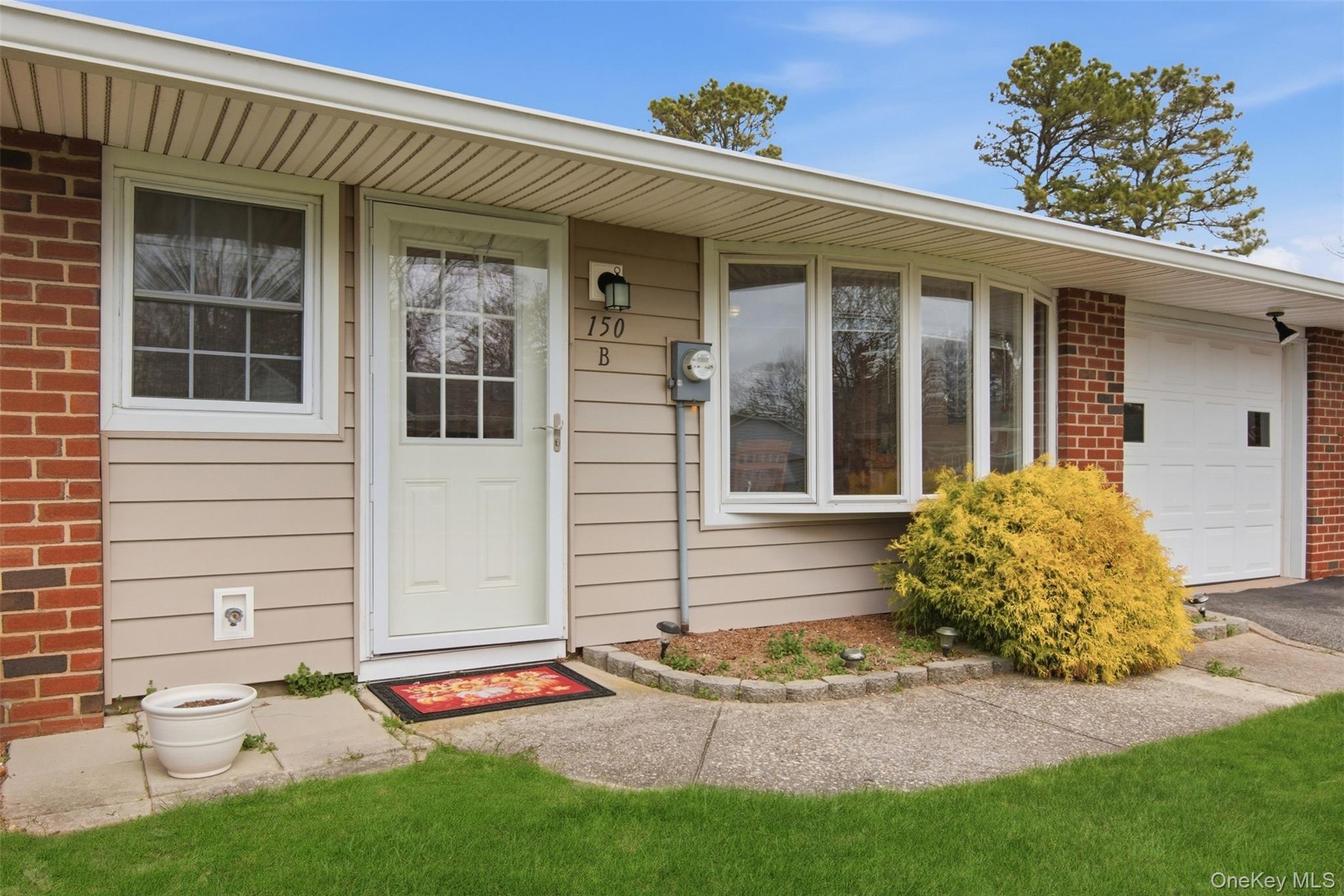 150 Eastbourne Court, Unit B Ridge, NY 11961 - Photo 2 of 33 Welcome home!