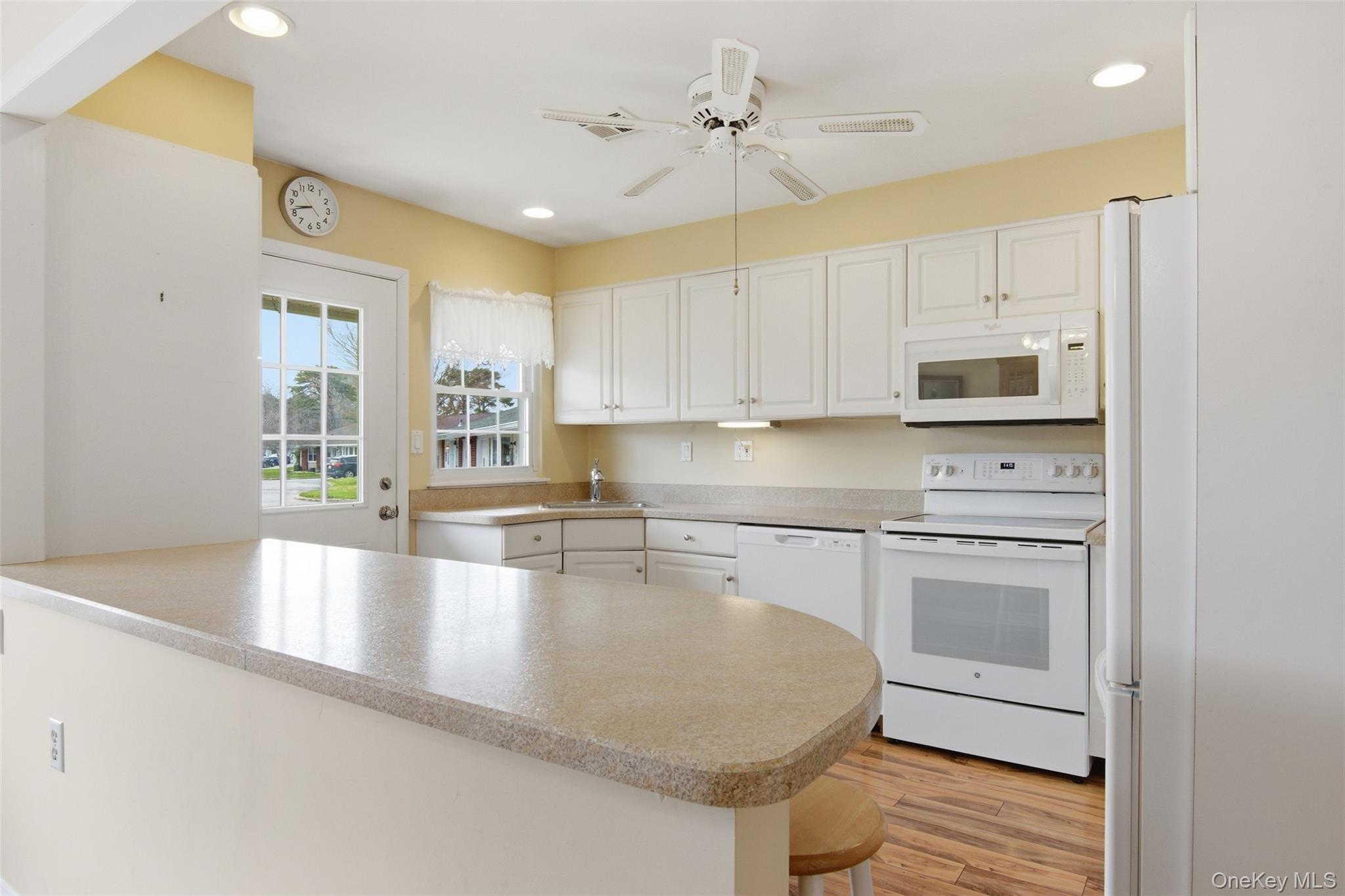 150 Eastbourne Court, Unit B Ridge, NY 11961 - Photo 6 of 33 move in ready!