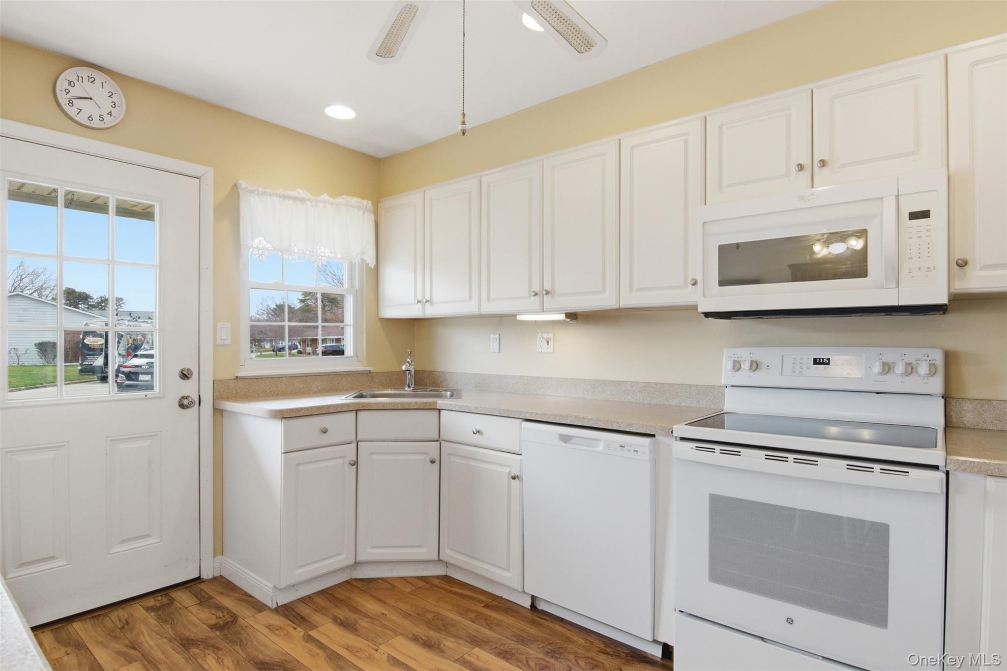 150 Eastbourne Court, Unit B Ridge, NY 11961 - Photo 7 of 33