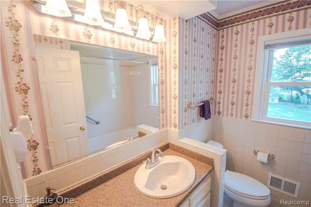 590 Lehigh Road Rochester Hills, MI 48307 - Photo 19 of 37