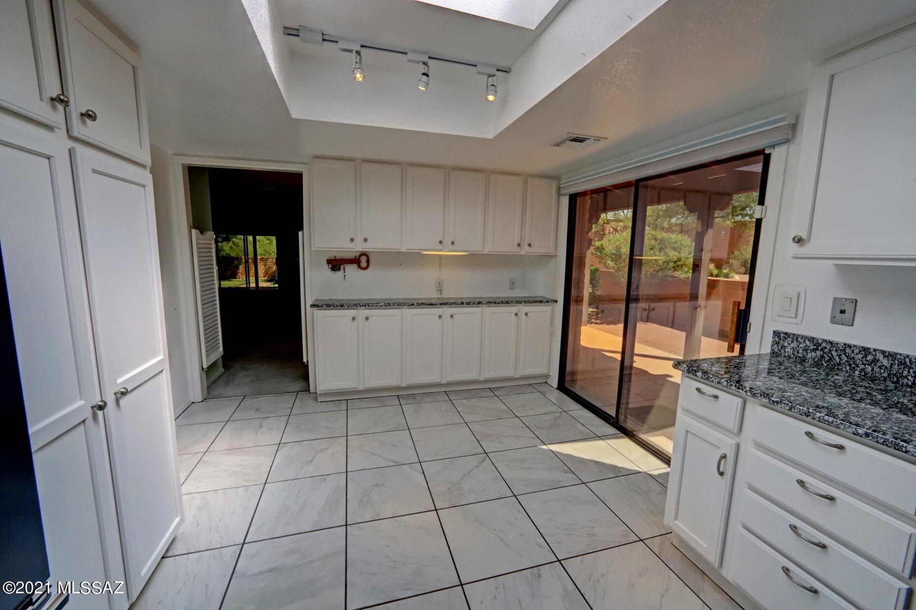 8449 North Coral Ridge Loop Tucson, AZ 85704 - Photo 14 of 36