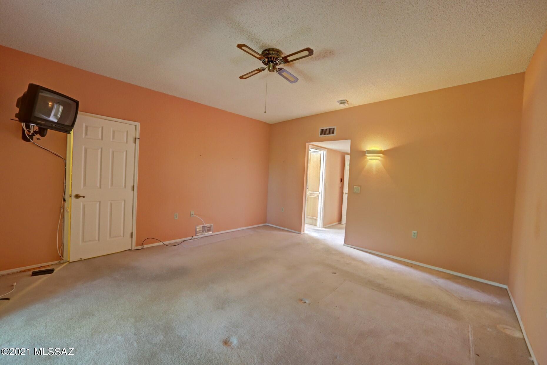 8449 North Coral Ridge Loop Tucson, AZ 85704 - Photo 17 of 36