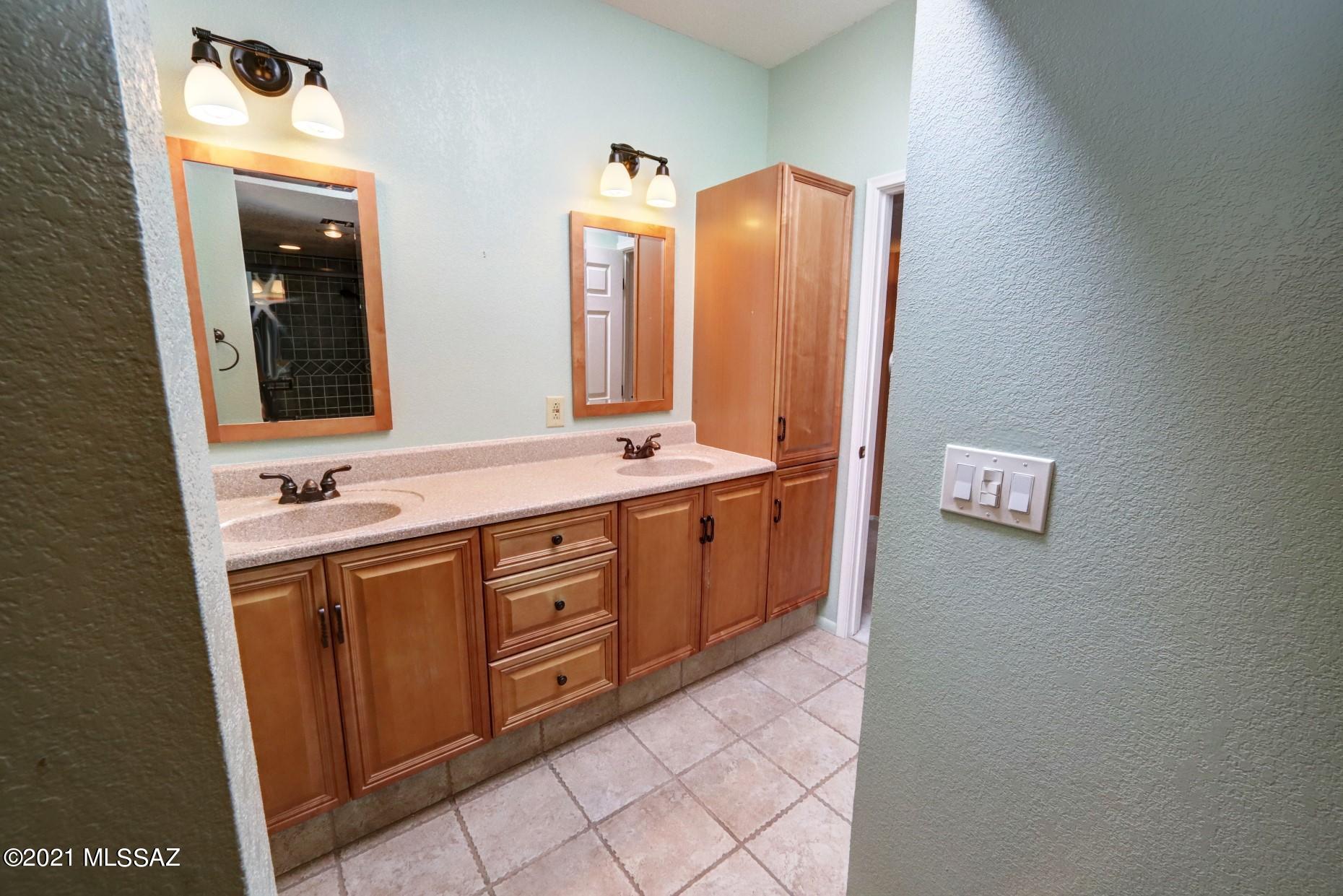 8449 North Coral Ridge Loop Tucson, AZ 85704 - Photo 21 of 36
