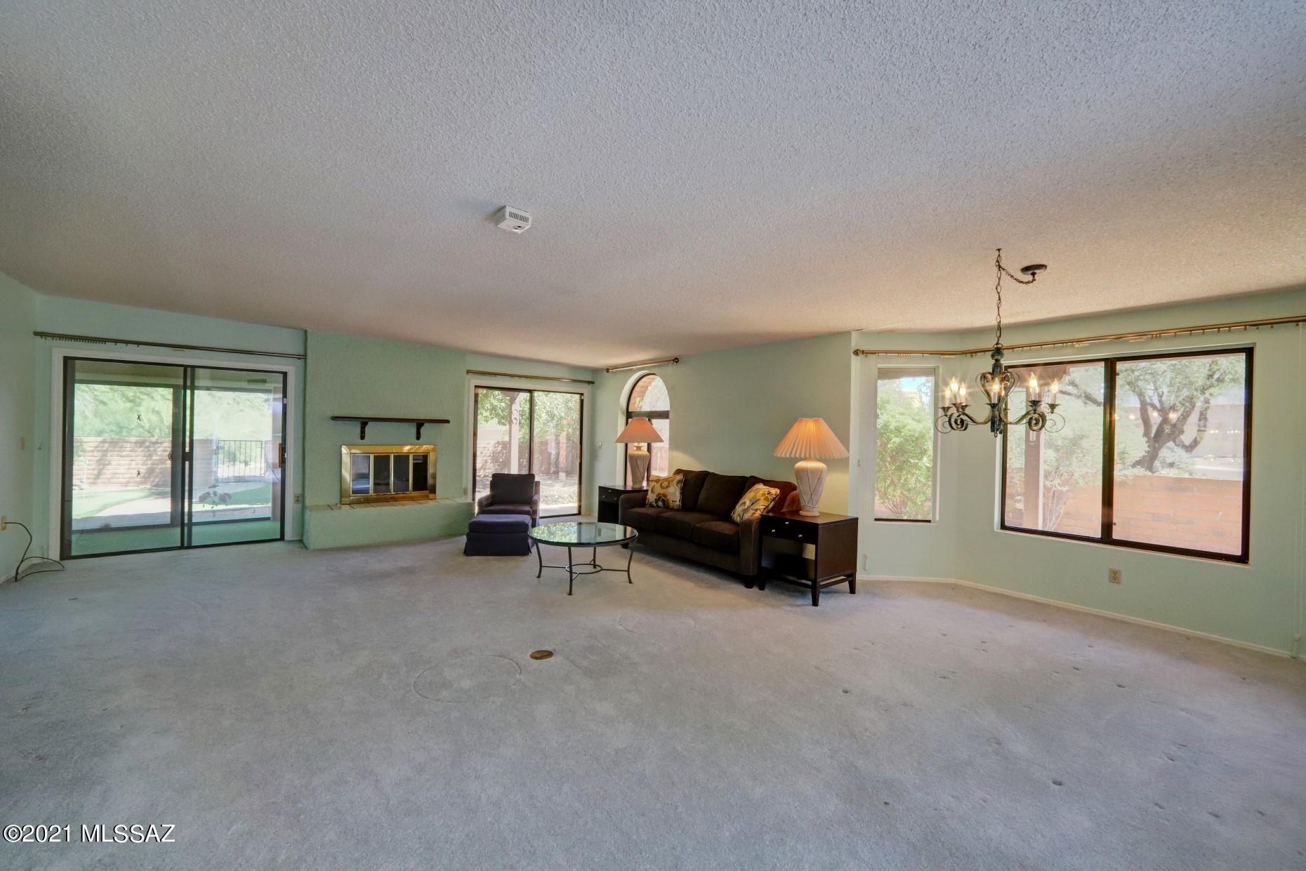 8449 North Coral Ridge Loop Tucson, AZ 85704 - Photo 3 of 36