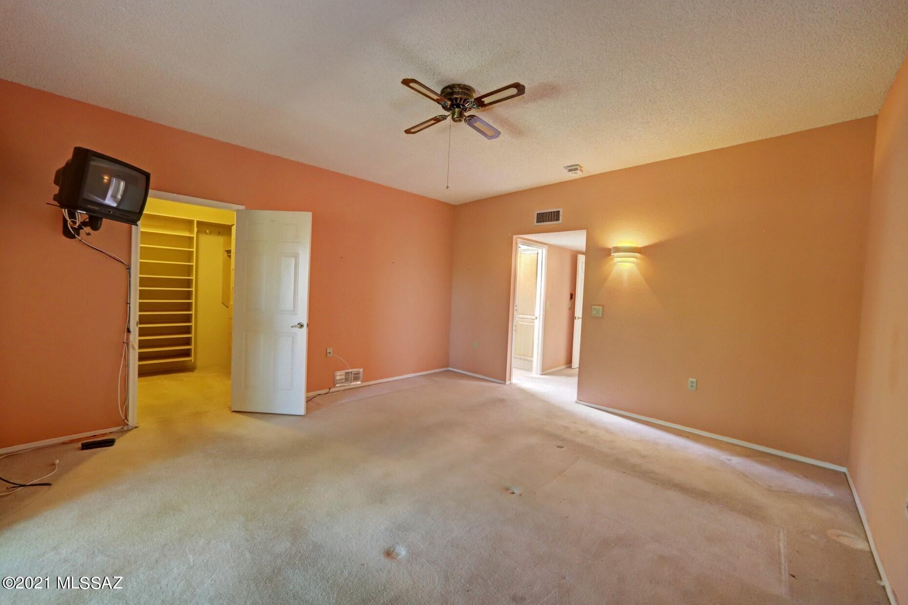 8449 North Coral Ridge Loop Tucson, AZ 85704 - Photo 5 of 36