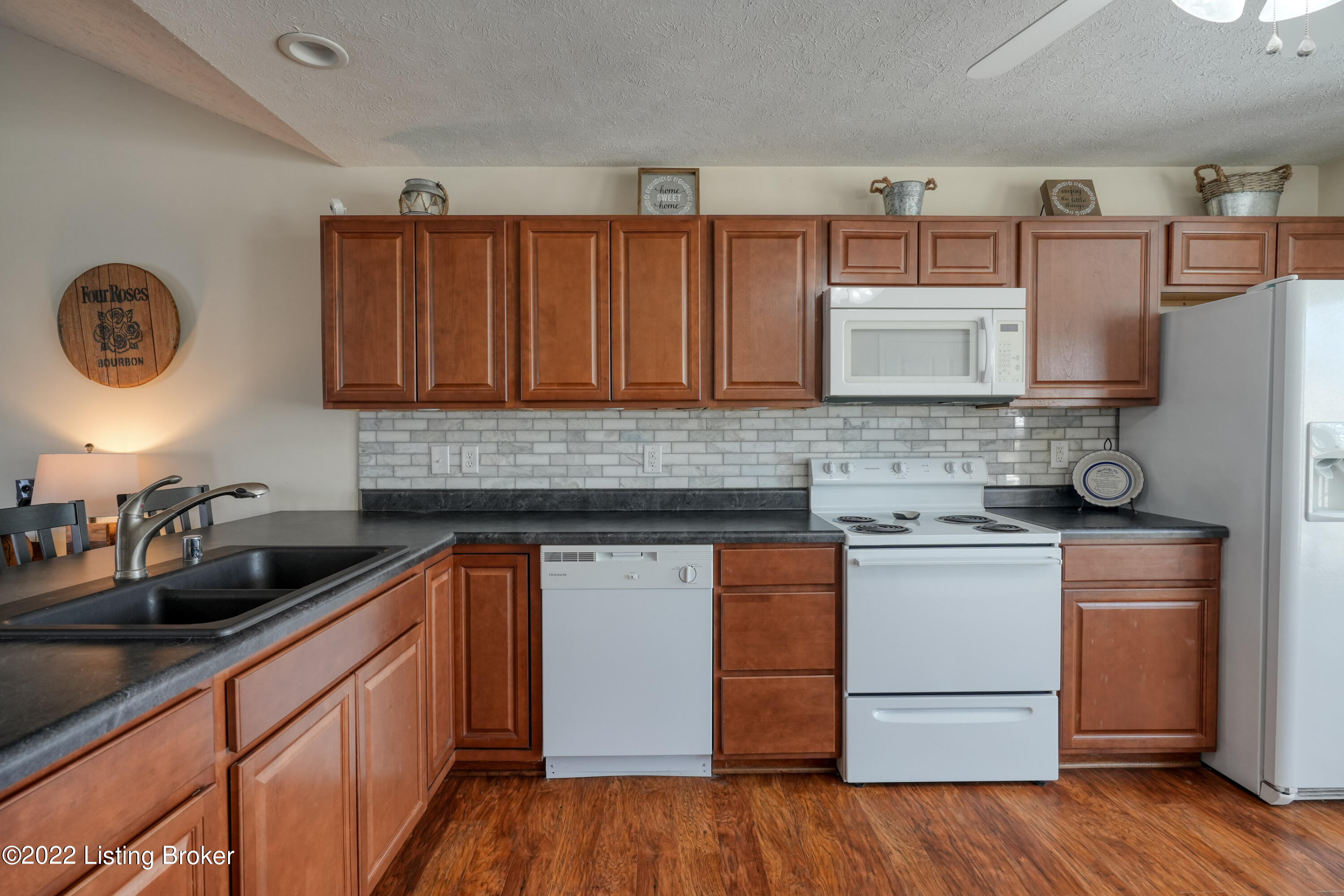 7905 Jennifer Ridge Place Louisville, KY 40258 - Photo 13 of 42 018 - 20221202 02822