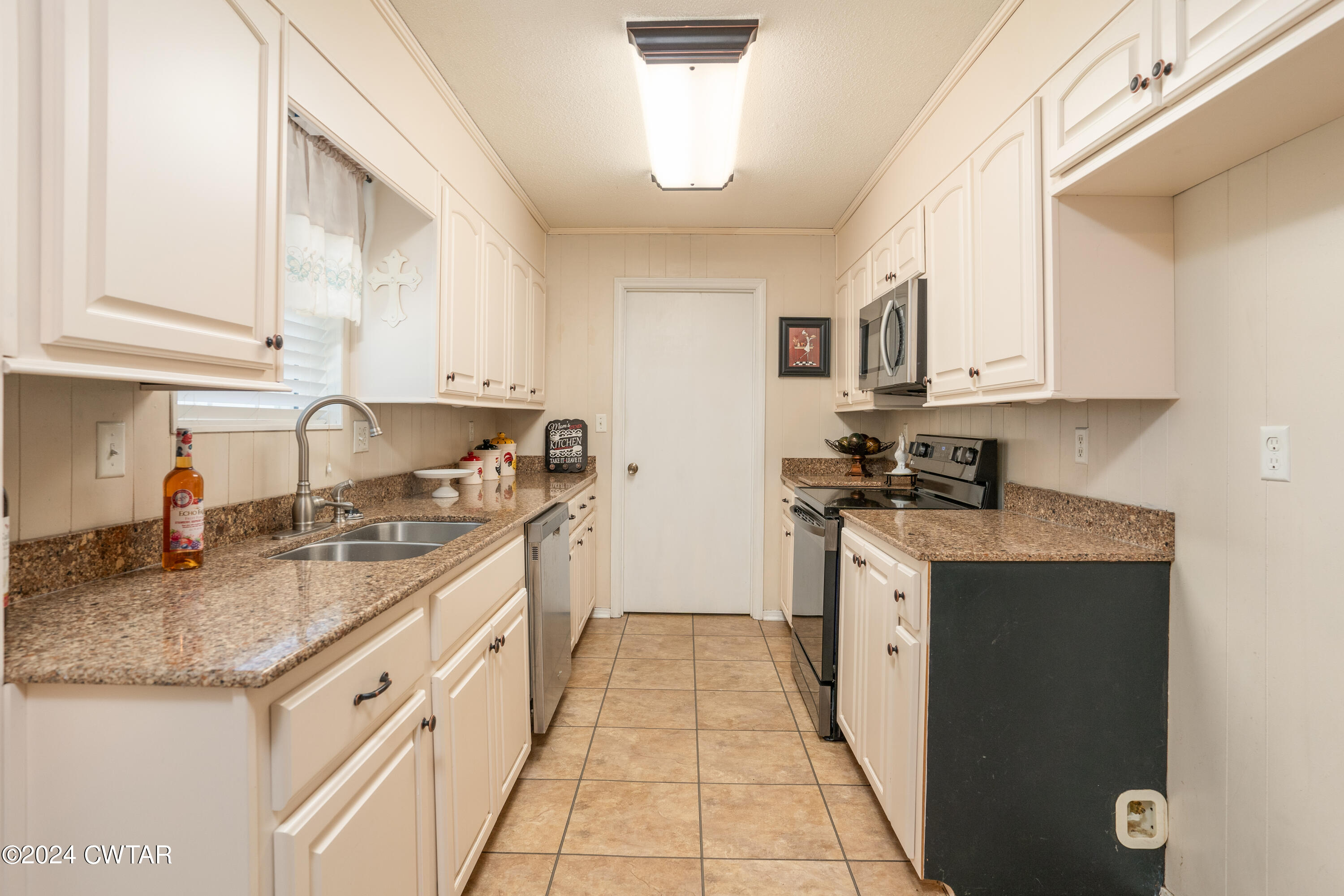 575 Brazil Eaton Road Trenton, TN 38382 - Photo 4 of 21 575BrazilEatonRd-0008-Edit