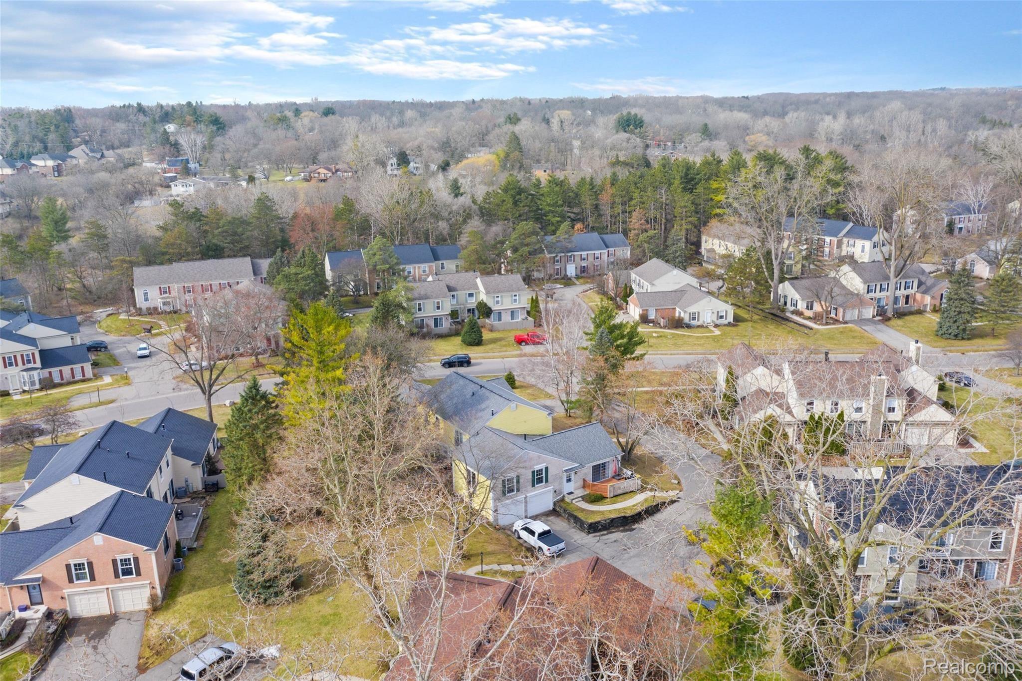 1474 Saddle Lane Rochester, MI 48306 - Photo 4 of 25 3SaddleLaneAerial2.jpg