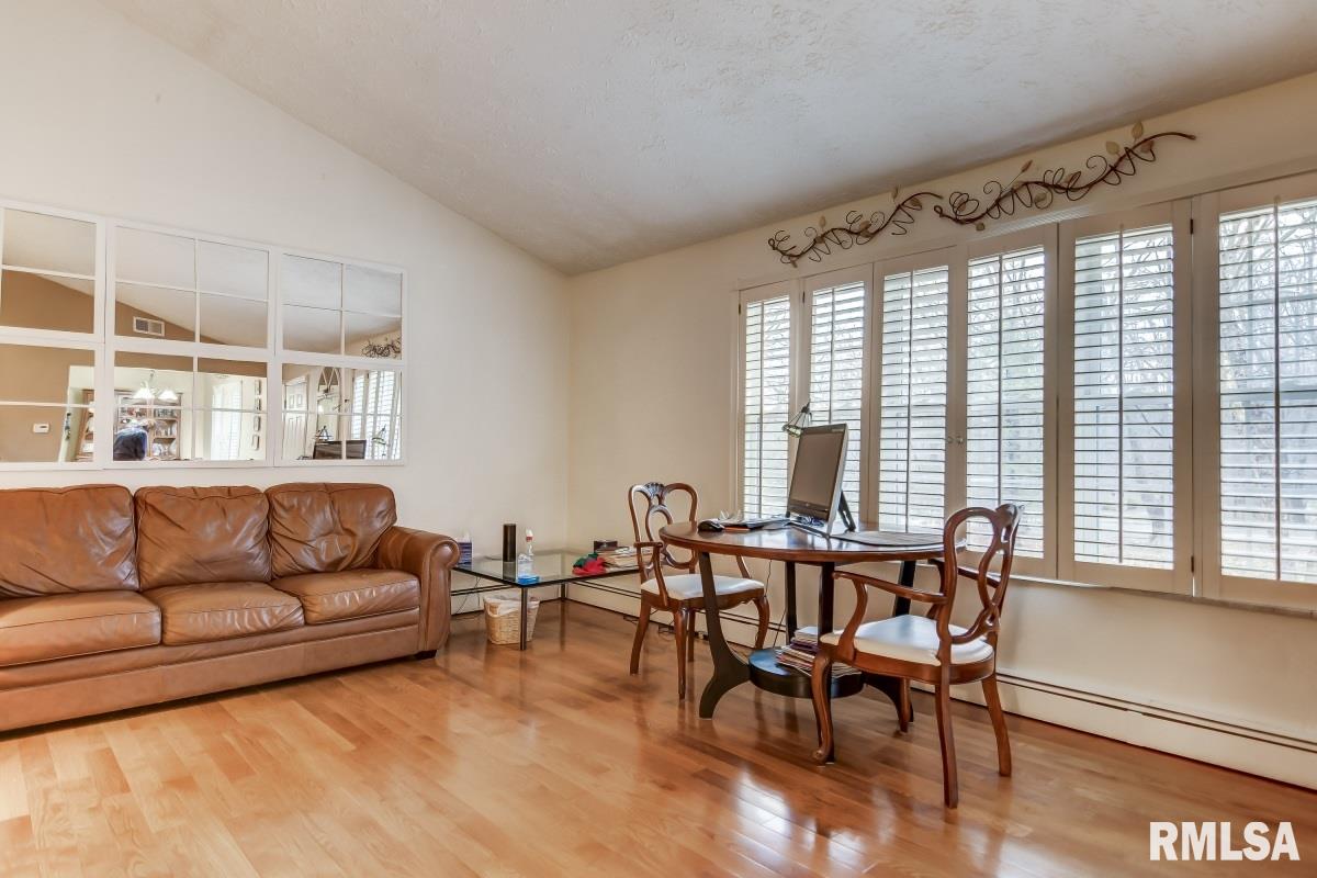2429 Churchill Road Springfield, IL 62702 - Photo 4 of 30