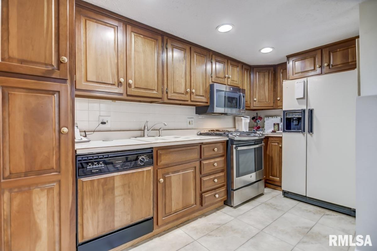 2429 Churchill Road Springfield, IL 62702 - Photo 8 of 30